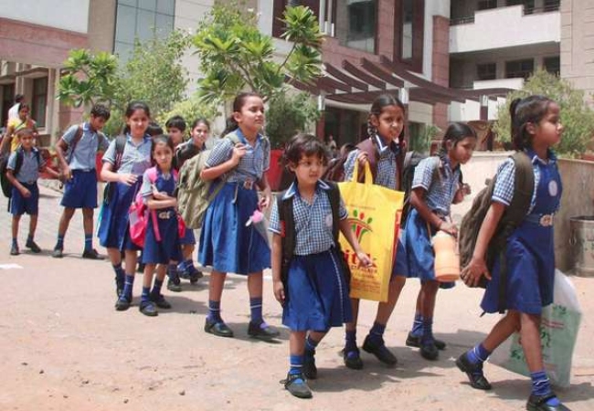 दिल्ली : प्राइवेट स्कूल अब तीन महीनों की एडवांस फीस अभिभावकों से नहीं वसूल सकेंगे