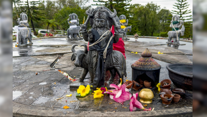 Shani Jayanti 2026 : शनि की वक्र दृष्टि के उपाय करें जयंती पर , न करें इन बातों की अनदेखी