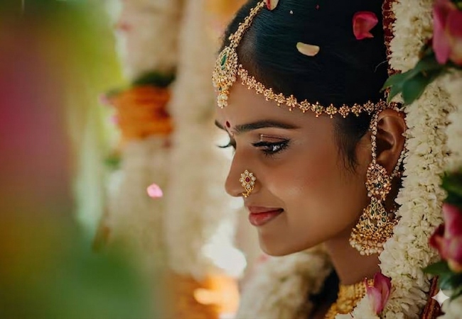 भाग्यशाली महिलाओं की निशानी है नाक की लौंग! जानें रहस्य