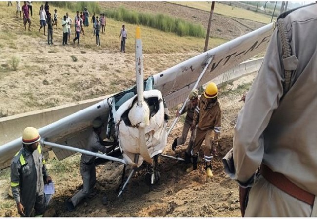 Aligarh Training Aircraft Crashed : यूपी में ट्रेनी विमान क्रैश, महिला पायलट गंभीर रूप से घायल