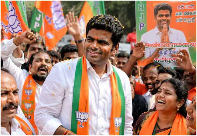 तमिलनाडु बीजेपी के पूर्व प्रदेश अध्यक्ष अन्नामलाई कल अपने इस्तीफे का कर सकते हैं ऐलान,पोस्टर से सियासी पारा बढ़ा