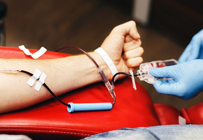 World Blood Donor Day 2026 : कितने दिनों के अंतराल में कर सकते हैं रक्तदान, जानें इसके क्या हैं फायदे?