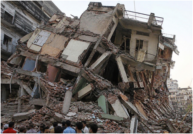 Building Collapses : महरौली में तीन मंजिला इमारत गिरी, कई लोगों के दबे होने की आशंका