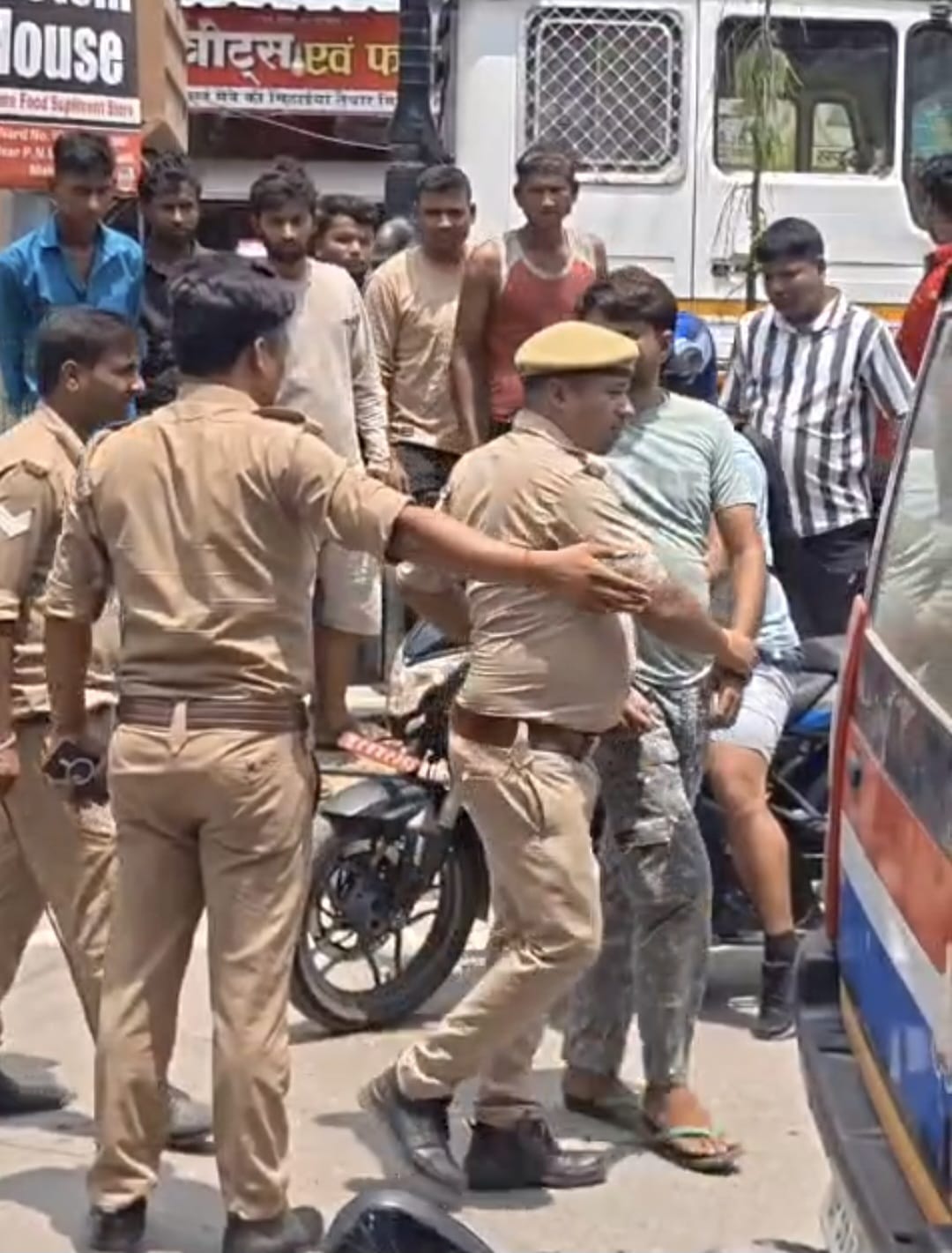 सीज ट्रक, फरार चालक और हाईवे पर सुसाइड ड्रामा, सोनौली में घंटेभर चला हाई वोल्टेज हंगामा