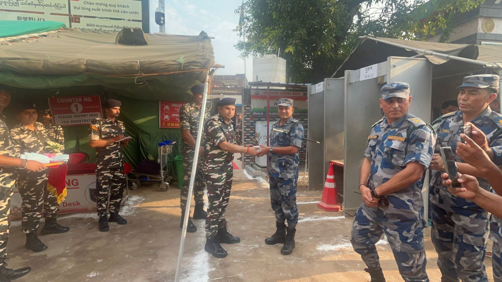 भारत-नेपाल सीमा पर सुरक्षा का जायजा लेने पहुंचे SSB के DIG, सोनौली बॉर्डर पर ऑपरेशनल तैयारियों की समीक्षा