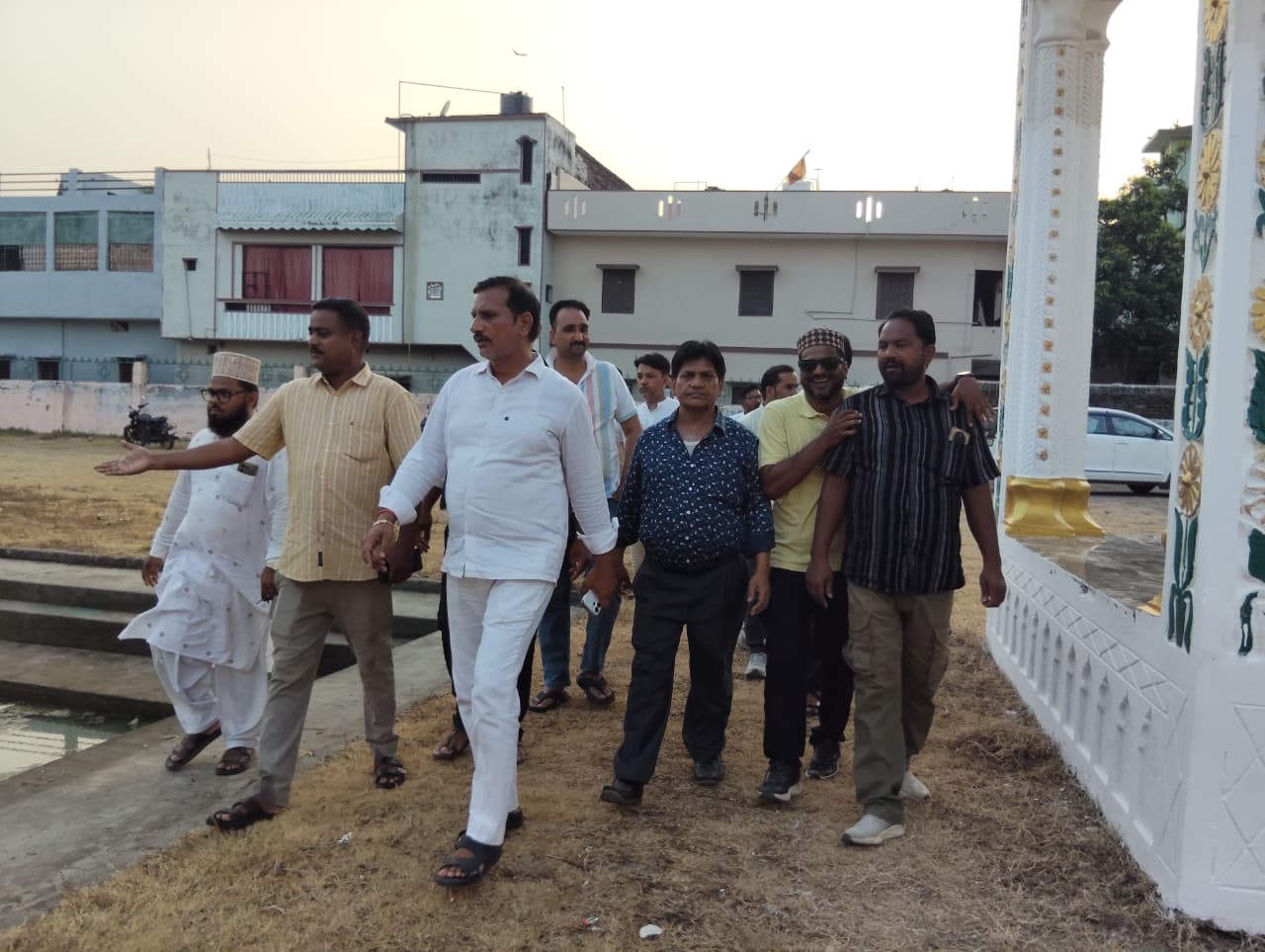 मोहर्रम को लेकर नौतनवा पालिका अलर्ट, अध्यक्ष बृजेश मणि त्रिपाठी ने कर्बला स्थल का किया निरीक्षण