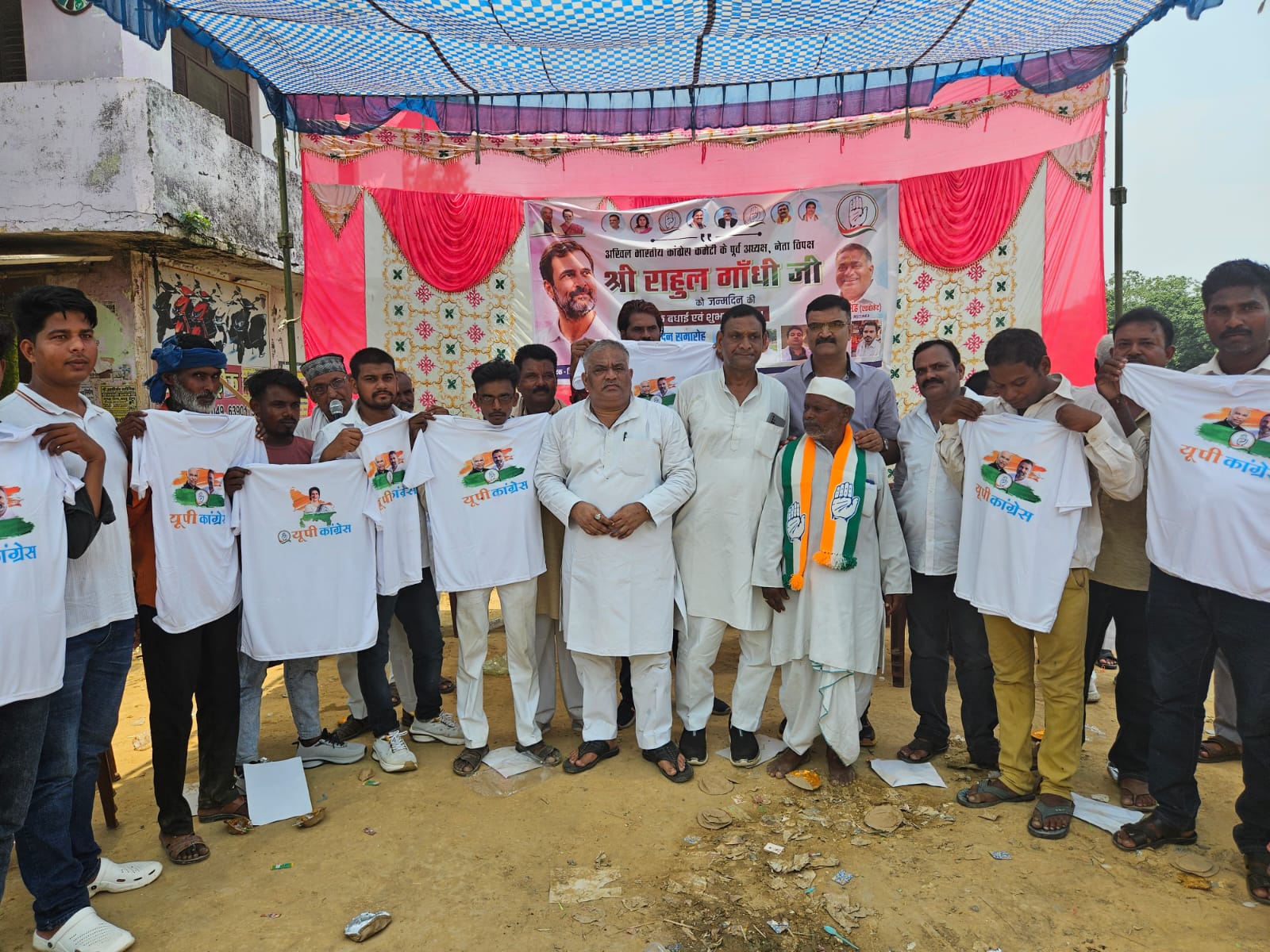 MAHARAJGANJ:राहुल गांधी का जन्मदिन कांग्रेस कार्यकर्ताओं ने उत्साह के साथ मनाया