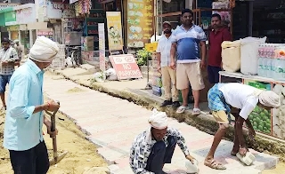 सोनौली:सभासद आमिर आलम की पहल से घनश्याम नगर वार्ड में इंटरलॉकिंग निर्माण कार्य ने पकड़ी रफ्तार