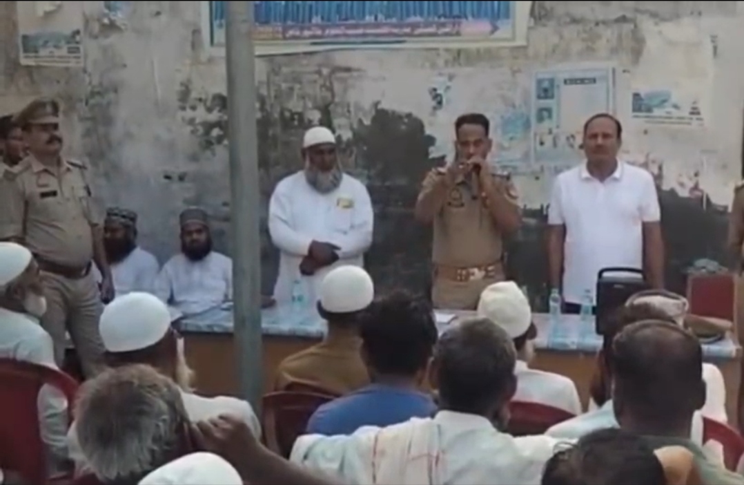 थाना प्रभारी की चेतावनी:- अगर बहन बेटी की तरफ बुरी नजर से देखा तो चौराहे से पीटता हुआ ले जाऊँगा, वीडियो वायरल