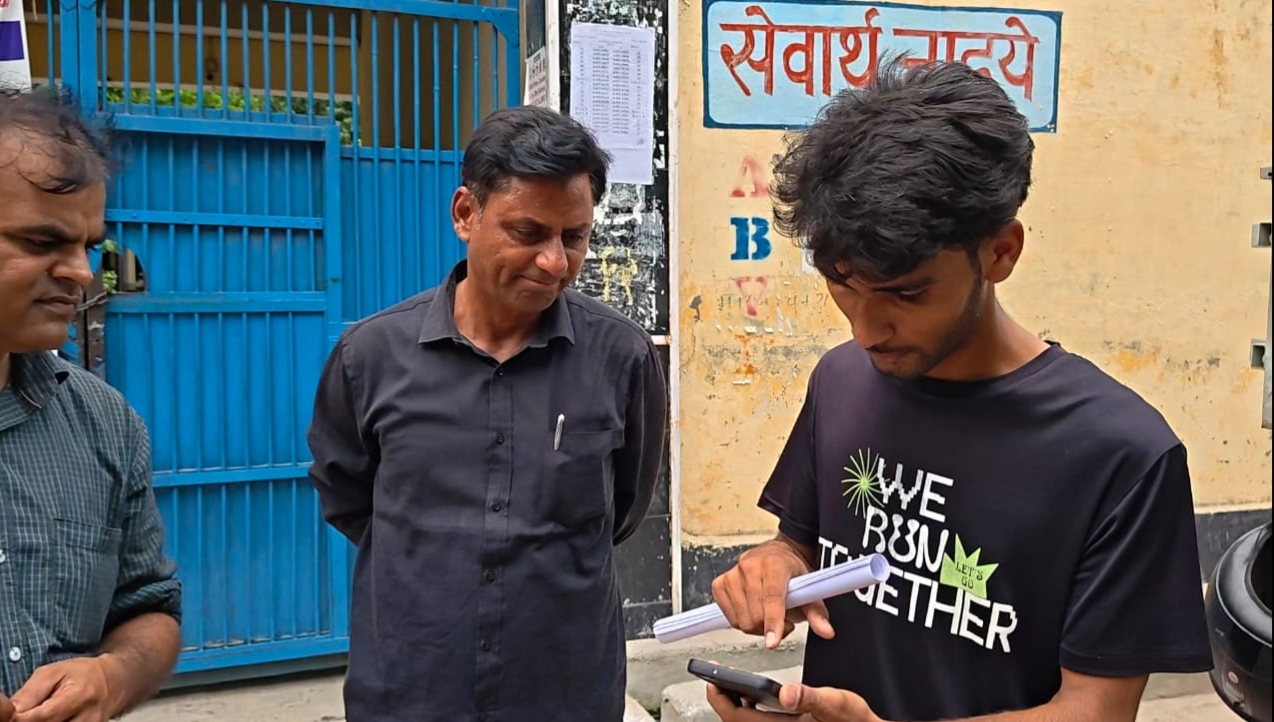 गूगल मैप के कारण छुटी नीट परीक्षा, बाप बेटे परीक्षा केंद्र में प्रवेश के लिए लगाते रहे गुहार