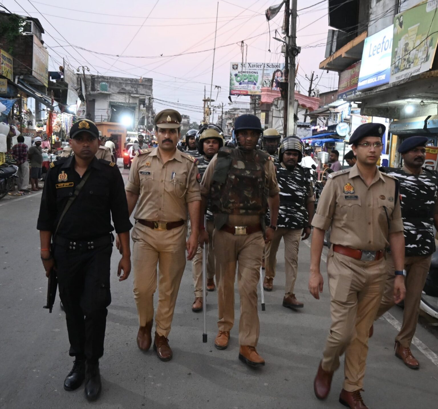 मोहर्रम को लेकर भारत-नेपाल सीमा पर पुलिस का फ्लैग मार्च, शांति एवं सुरक्षा का दिया संदेश
