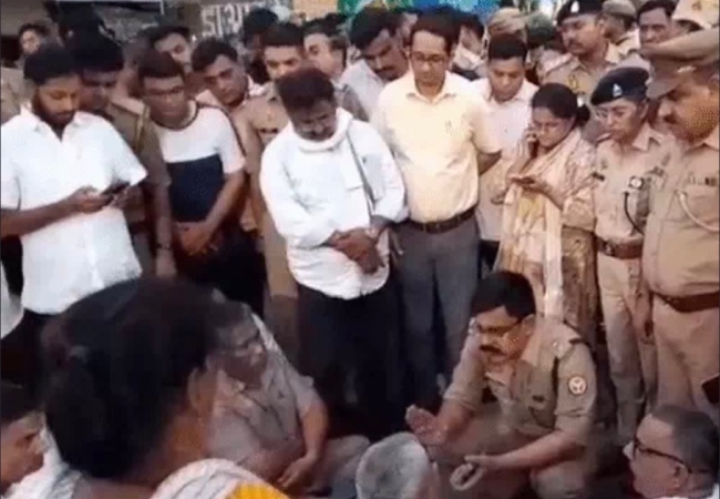 बागपत में टेंट कारोबारी और इकलौते बेटे की हत्या, लोगों ने आरोपी को भी पीट-पीटकर मार डाला