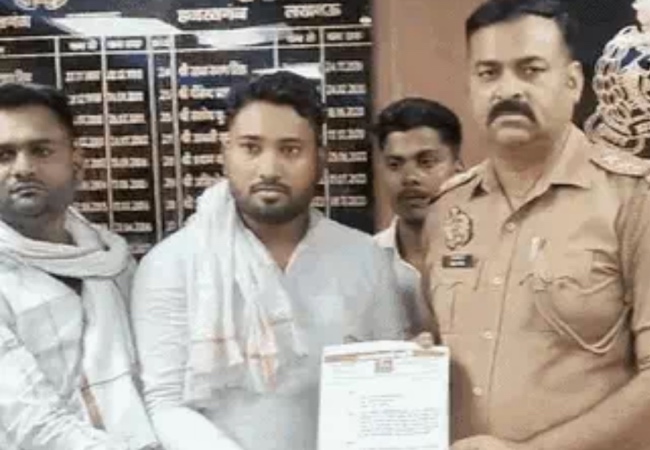 लखनऊ: अखिलेश यादव की बेटी पर आपत्तिजनक पोस्ट से नाराज सपा कार्यकर्ता, हजरतगंज कोतवाली में दी तहरीर,FIR की मांग