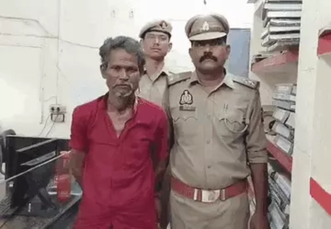 बांदा में थाने के अंदर पिता ने बेटी को चाकू से गोदा, लव मैरिज से था नाराज