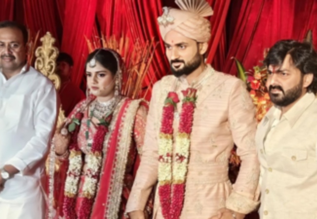 टीम इंडिया के तेज गेंदबाज आकाश दीप ने रचाई शादी, काशी में हुई भव्य समारोह की चर्चा
