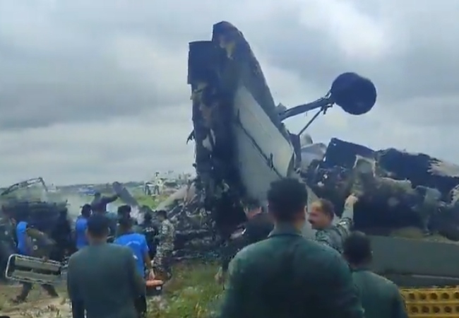 असम के जोरहाट IAF के एयरबेस पर बड़ा हादसा, भारतीय वायुसेना का विमान लैंडिंग के दौरान क्रैश