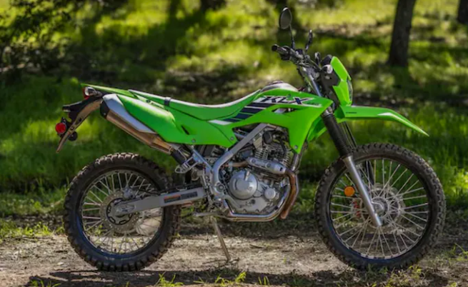 Kawasaki 2027 KLX230 :  कावासाकी 2027 KLX230 में मिलता है पावरफुल इंजन , कम हाइट वाले भी ले पाएंगे ऑफ-रोड बाइक का मजा