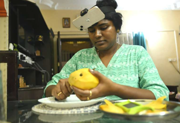 Kitchen Humanoid (AI) Robot Training : किचन ह्यूमनॉइड (AI)रोबोट को ट्रेनिंग दे रहीं है महिलाएं ,  घंटे के मिल रहे रुपए