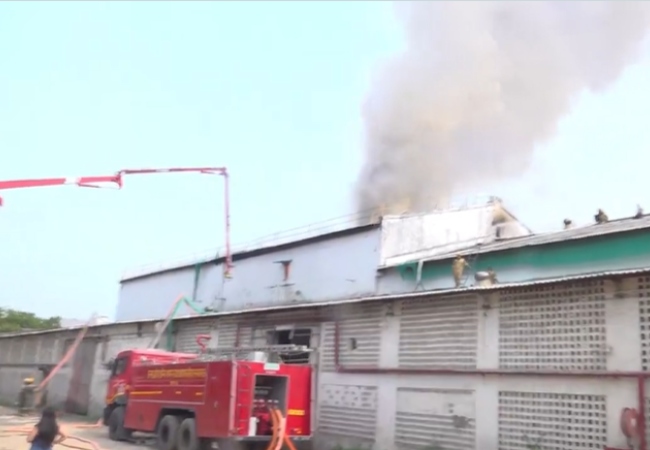Lucknow Fire Breaks Out : लखनऊ के चिनहट में हिमालयन कोल्ड स्टोरेज में लगी आग, दमकल की गाड़ियां मौके पर मौजूद