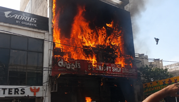 Lucknow Gaming Zone Fire : लखनऊ में गेमिंग जोन भीषण आग में स्थानीय लोगों ने निभाई अहम भूमिका, तुरंत बचाव अभियान शुरू किया