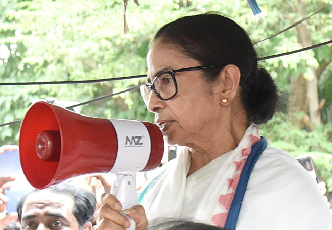 टीएमसी में बगावत के बीच ममता बनर्जी ने पार्टी की सभी यूनिटों को किया भंग, अब क्या करेंगे बागी?