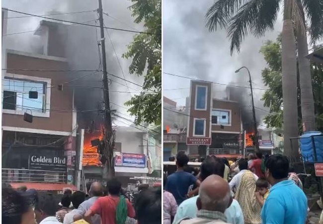 Video-लखनऊ विकास नगर में महावीर इंटर कॉलेज स्कूल के पास जूते चप्पल की दुकान में लगी भीषण आग , दमकल की 2 गाड़ियां मौके पर