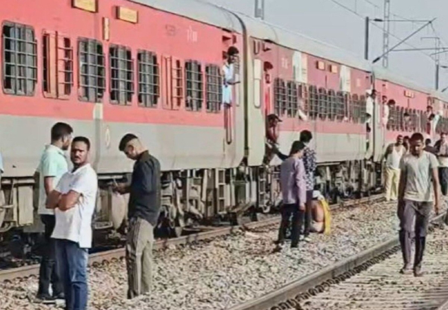 Morena Train Accident : MP के मुरैना में आग की अफवाह से ट्रेन से कूदे यात्री, दूसरी ट्रेन से कटकर 8 की मौत