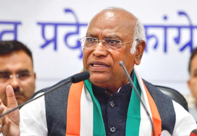 BJP दूसरी पार्टियों से नेताओं को खरीदने में व्यस्त, लेकिन आम आदमी बुनियादी जरूरतें भी पूरी नहीं कर पा रहा : कांग्रेस चीफ खड़गे