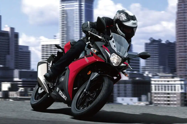 Suzuki GSX250R : सुजुकी ने नई GSX250R सुपरस्पोर्ट बाइक से उठा दिया पर्दा , जानें स्टाइलिश लुक और एडवांस फीचर्स