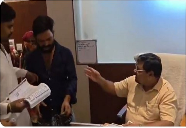 Video-यूपी कांग्रेस ने वीडियो शेयर कर योगी सरकार को घेरा, कहा-खून-पसीना हमारा, आधी तनख्वाह तुम्हारी... नहीं चलेगी यह तानाशाही