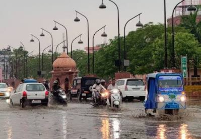 UP Rain Alert : यूपीवाले भीगने के लिए हो जाएं तैयार, झमाझम बारिश का दौर शुरू