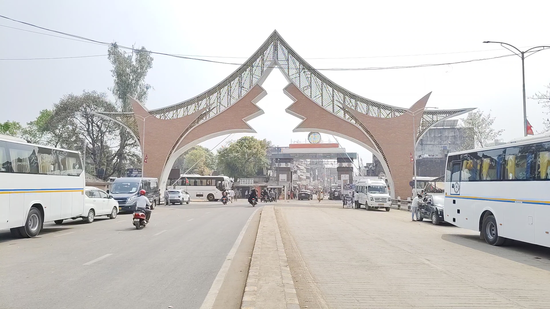 नेपाल में भारतीय वाहनों के ऑनलाइन परमिट नियम से बढ़ी परेशानी, एग्जिट न कराने पर लग रहा भारी जुर्माना