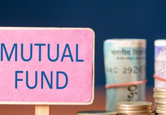 Best Mutual Fund: 20 साल पुराने फंड ने मचाया धमाल, ₹10,000 की मंथली SIP करने वाले बने ₹1.2 करोड़ के मालिक!