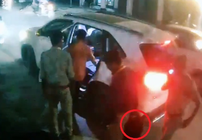 Video - राम मंदिर चंदा चोरी से जुड़ी CCTV फुटेज आयी सामने! अविनाश शुक्ला के घर से काला बैग लेकर निकली पुलिस