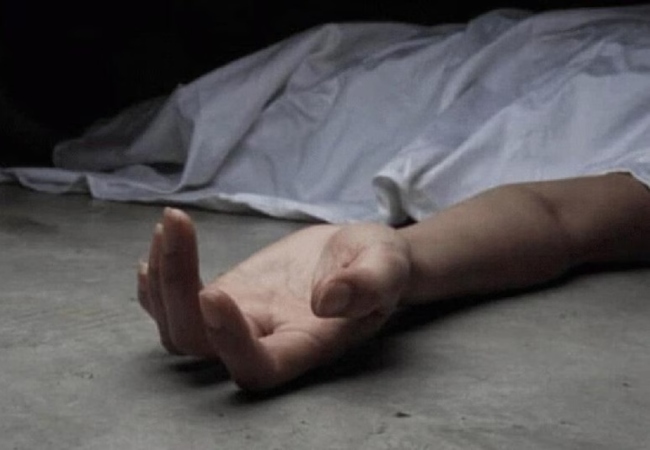 आर्थिक तंगी और पत्नी की बीमारी से तंग आकर एक ही परिवार के 4 लोगों ने किया सुसाइड