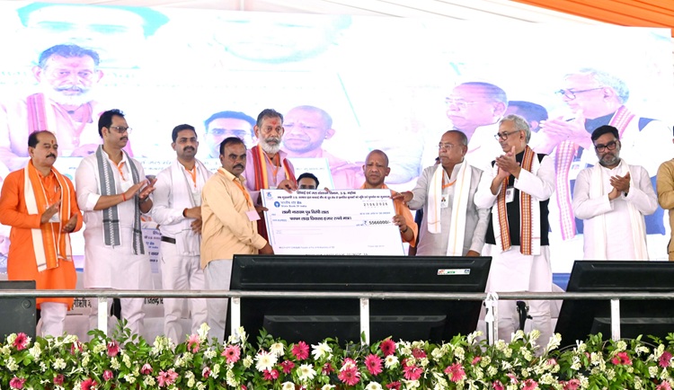 महोबा समेत पूरा बुंदेलखंड विकास की मुख्यधारा में हो चुका है शामिल, हर वर्ग तक पहुंच रहा कल्याणकारी योजनाओं का लाभ: सीएम योगी