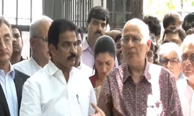 मीनाक्षी नटराजन मामले में चुनाव आयोग से मिला कांग्रेस का प्रतिनिधिमंडल, अभिषेक मनु सिंघवी बोले-ये गणतंत्र के सिद्धांतों के विरुद्ध...