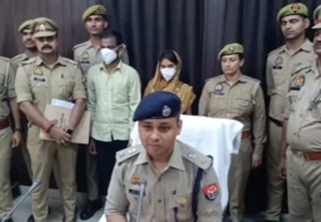 फतेहपुर हत्याकांड: सोशल मीडिया पर फोटो देख खौला पति का खून, पत्नी के साथ मिलकर प्रेमी को ग्राइंडर से काटा, शव को पेट्रोल...