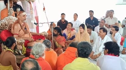 सैफई में शंकराचार्य स्वामी अविमुक्तेश्वरानंद की गो-रक्षा मुहिम को मिला सपा का साथ, सरकार पर साधा निशाना