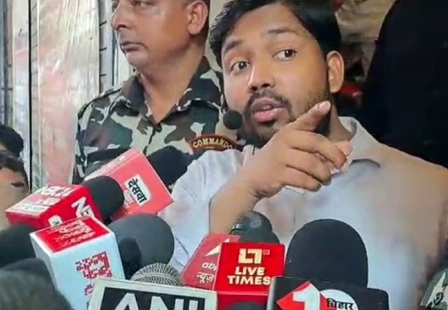 Video-खान सर की बढ़ी मुश्किलें! जिस फायरिंग से मुकरे थे, अब उसी का वीडियो आने के बाद 2 गार्ड पुलिस हिरासत में