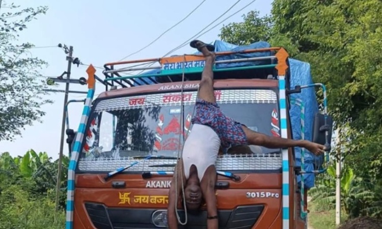 झूलते हाईटेंशन तारों की चपेट में आया डीसीएम चालक: करंट लगने से हुई दर्दनाक मौत, बिजली विभाग की लापरवाही हुई उजागर
