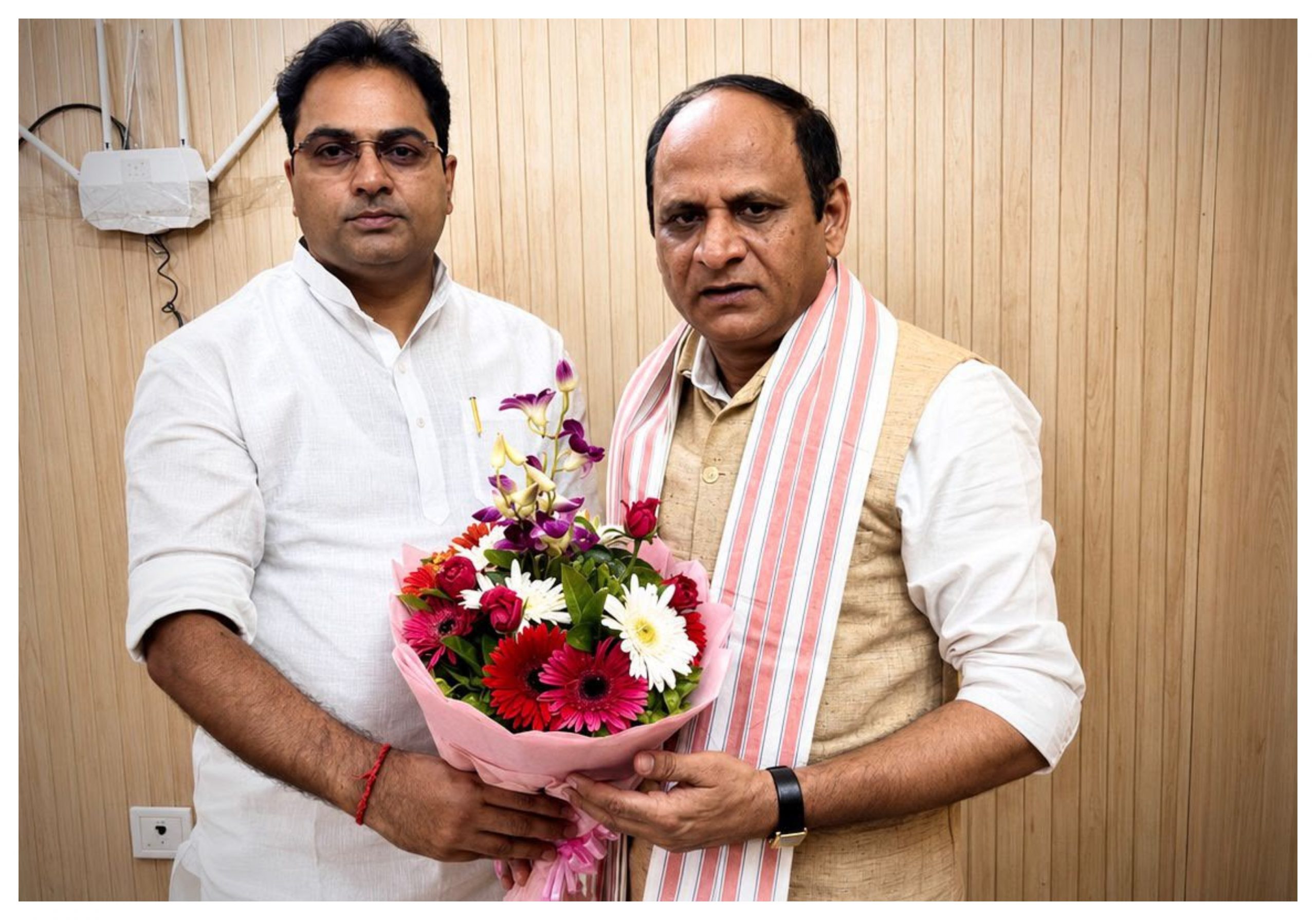 पूर्व ब्लॉक प्रमुख पूर्णांशु ओझा ने BJP मुख्य प्रवक्ता से की मुलाकात , पुष्पगुच्छ भेंट कर किया अभिनंदन