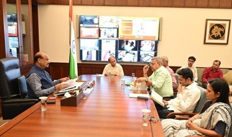 क्या TMC के बागी सांसदों की सदस्यता पर लटकी है तलवार? अभिषेक बनर्जी ने लोकसभा स्पीकर से की मुलाकात