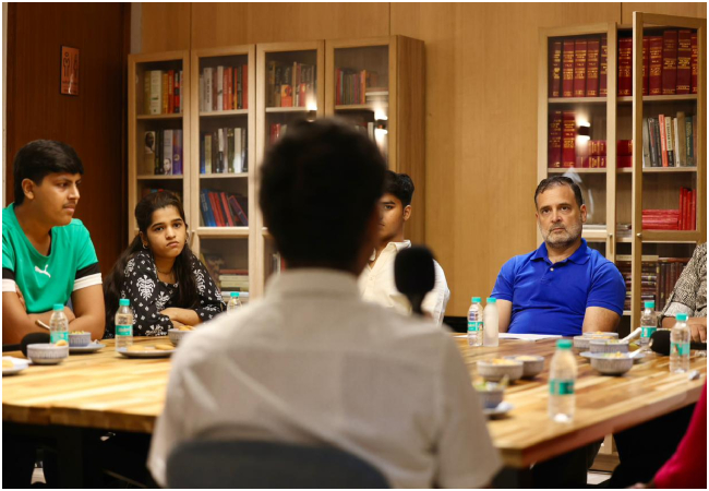 री-इवैल्यूएशन फीस पर भड़के राहुल गांधी, बोले- जेबकतरों से सावधान, गलती CBSE की, सज़ा बच्चे को और कमाई सरकार की