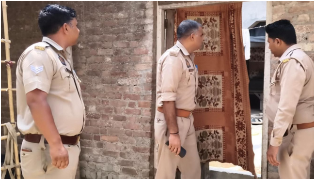 UP News : रामपुर में दिव्यांग दलित किशोरी से दूसरे समुदाय के युवक ने किया दुष्कर्म, आरोपी फरार, गांव में भारी तनाव