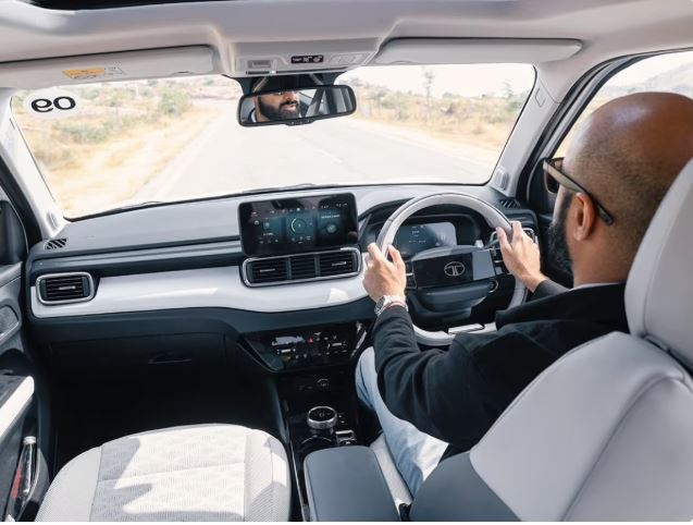 टाटा की इस EV पर 1.45 लाख रुपये का डिस्काउंट, रेंज 400 km से ज्यादा, सेफ्टी में भी 5-स्टार