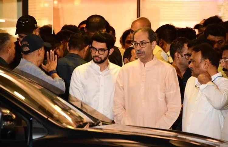 पश्चिम बंगाल के बाद महाराष्ट्र में उद्धवसेना में बड़ी टूट! संजय राउत बोले- रात में ही 15 करोड़ दिए गए एडवांस