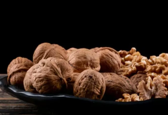 walnut benefits :  याददाश्त बढ़ाना है तो रोज खाएं मुट्ठी भर अखरोट ,  मिलेंगे ये कमाल के फायदे