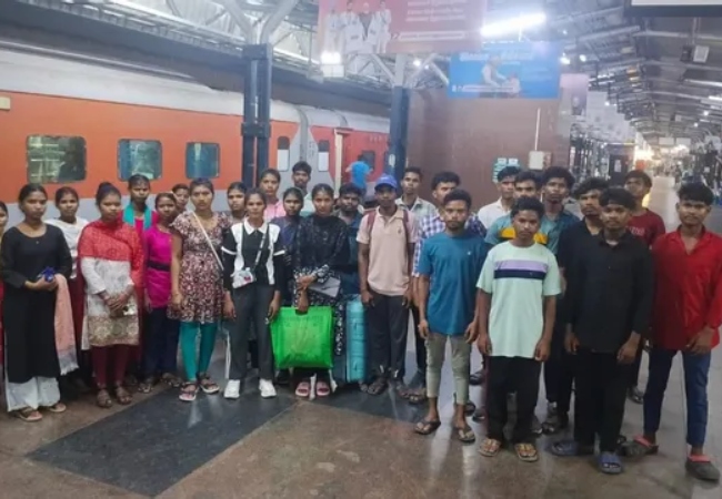 तमिलनाडु गैस रिसाव से बचाए गए पश्चिमी सिंहभूम के 14 मजदूर ट्रेन से झारखंड के लिए रवाना