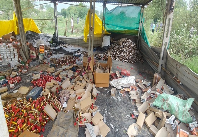 Ahmedabad Firecracker Factory Explosion : पटाखा फैक्टरी में लगी भीषण आग से आठ लोगों की मौत, 15 गंभीर रूप से घायल